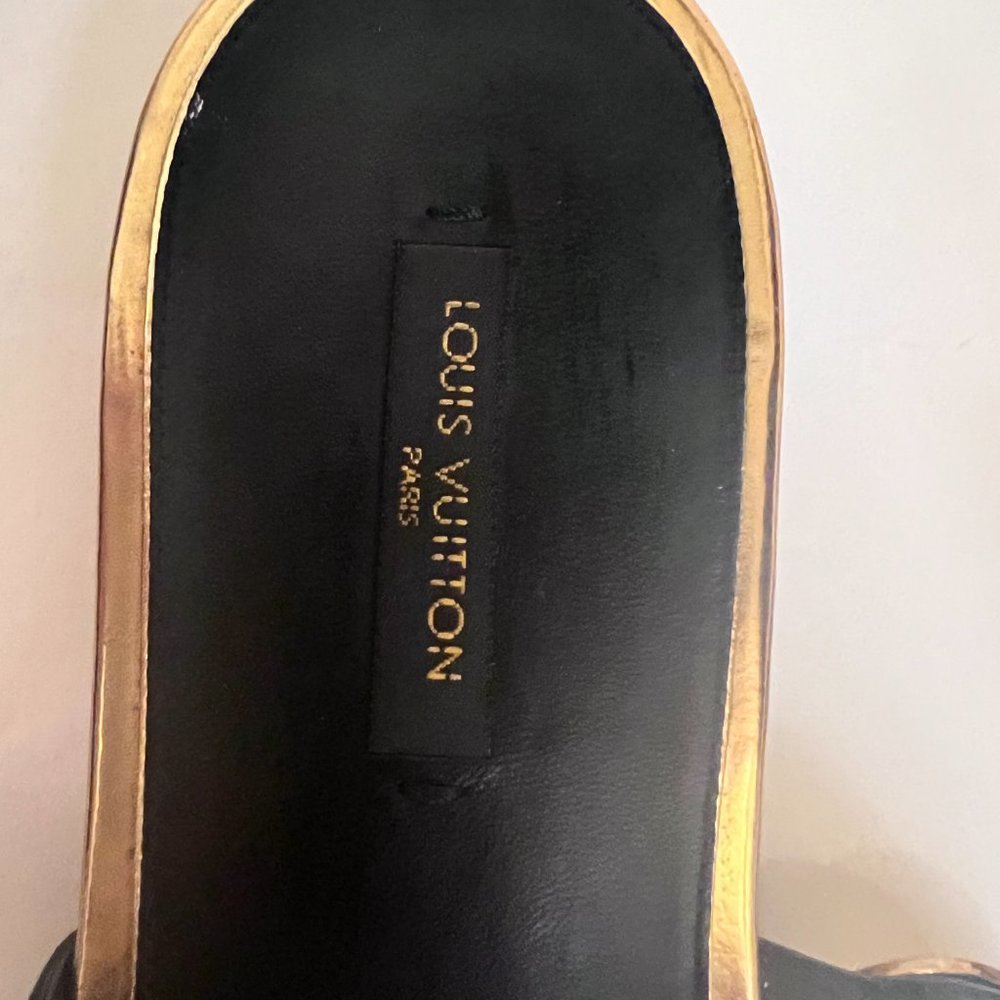 LOUIS VUITTON Socialite Gold Flat Sandals | Size 40 - Picture 3 of 9
